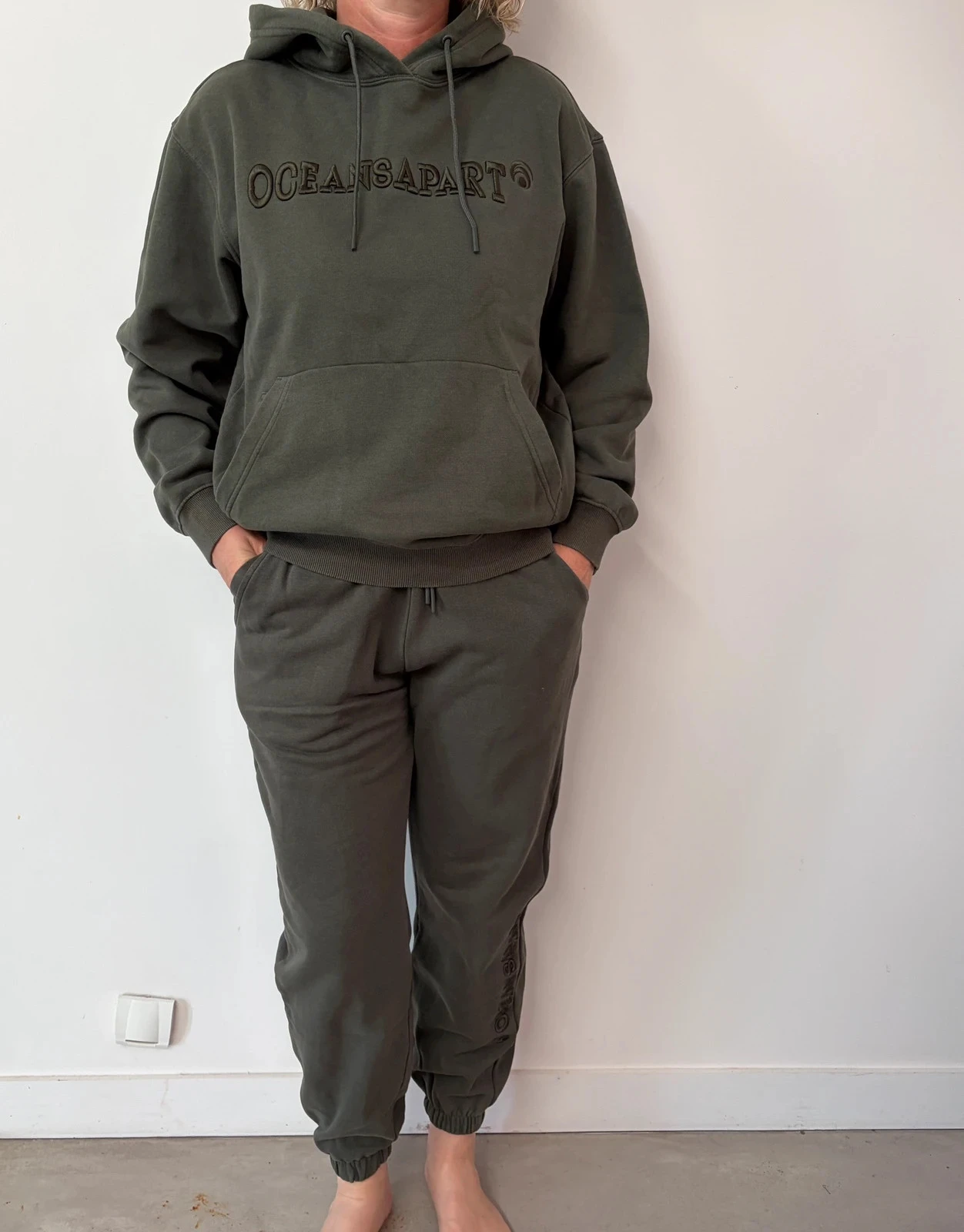 Ensemble Oceansapart kaki – Sweat à capuche & jogging – Taille M – Parfait état